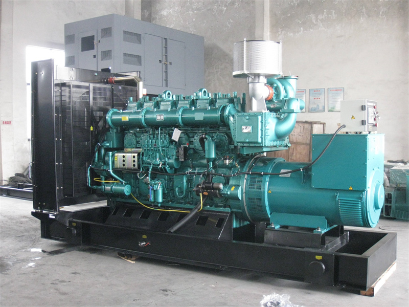 勃利200KW 柴油发电机的油耗是多少？